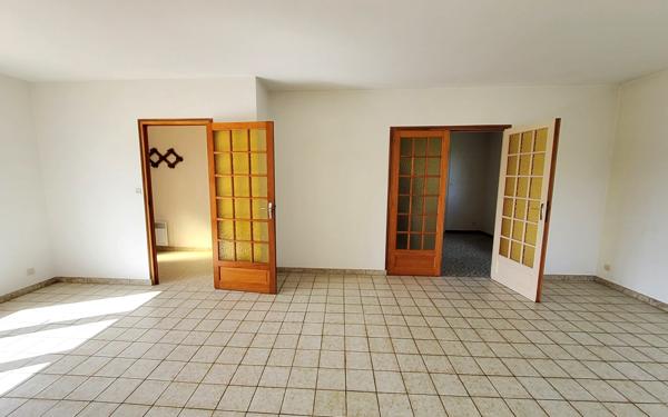 MAISON A RENOVER - CHEMILLE