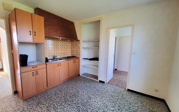 MAISON A RENOVER - CHEMILLE