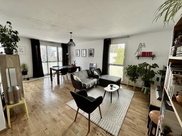 Magnifique appartement avec deux places  de parking privatives.