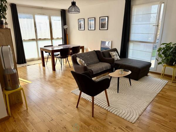 Magnifique appartement avec deux places  de parking privatives.