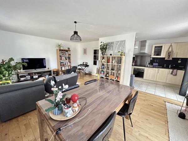 Magnifique appartement avec deux places  de parking privatives.