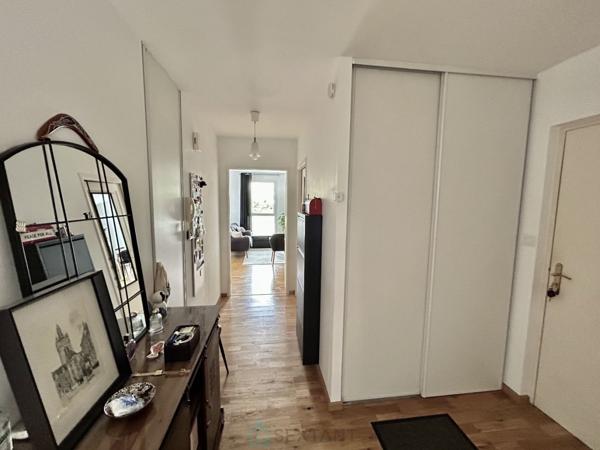Magnifique appartement avec deux places  de parking privatives.