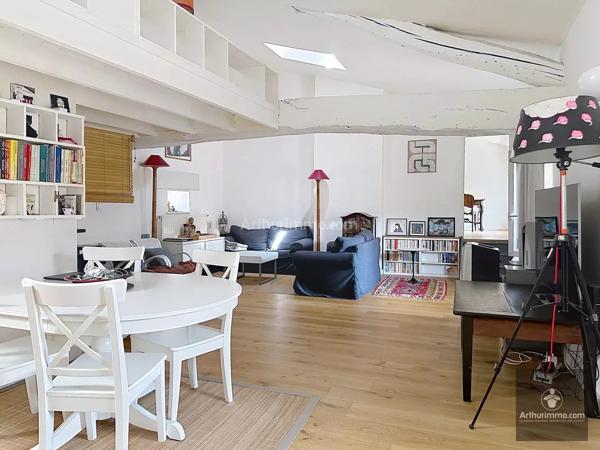 Vente                                                      Appartement
                        
                     4 pièces                      136 m2                     à Roanne