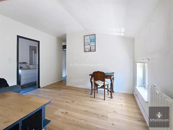 Vente                                                      Appartement
                        
                     4 pièces                      136 m2                     à Roanne