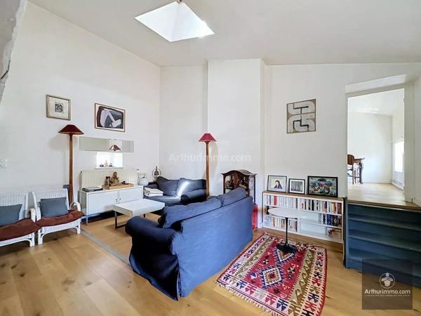 Vente                                                      Appartement
                        
                     4 pièces                      136 m2                     à Roanne
