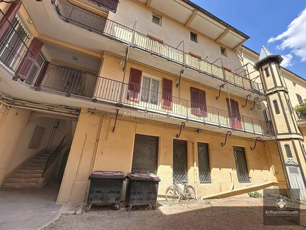 Vente                                                      Appartement
                        
                     4 pièces                      136 m2                     à Roanne