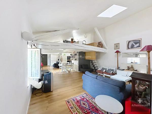 Vente                                                      Appartement
                        
                     4 pièces                      136 m2                     à Roanne