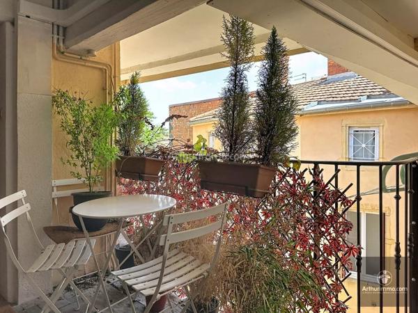 Vente                                                      Appartement
                        
                     4 pièces                      136 m2                     à Roanne