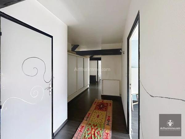 Vente                                                      Appartement
                        
                     4 pièces                      136 m2                     à Roanne