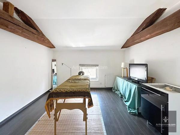 Vente                                                      Appartement
                        
                     4 pièces                      136 m2                     à Roanne