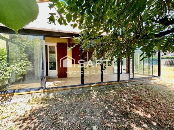 Propriété de 162m2 sur un terrain de 3950m2 avec piscine et doubles garages