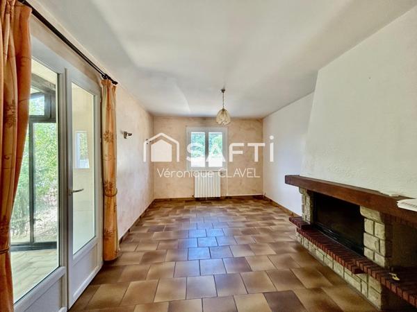 Propriété de 162m2 sur un terrain de 3950m2 avec piscine et doubles garages
