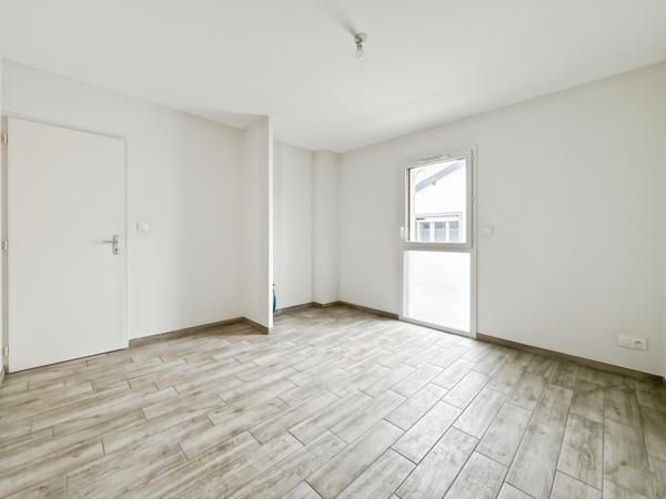 Arnas (69400) ARNAS - Maison contemporaine 4 chambres avec suite parentale de plain pied, jardin et garage