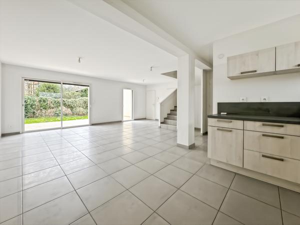 Arnas (69400) ARNAS - Maison contemporaine 4 chambres avec suite parentale de plain pied, jardin et garage