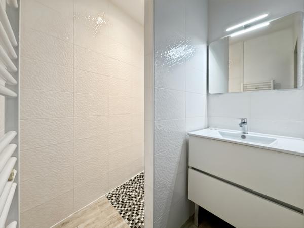 Arnas (69400) ARNAS - Maison contemporaine 4 chambres avec suite parentale de plain pied, jardin et garage