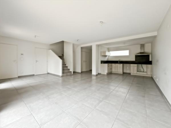 Arnas (69400) ARNAS - Maison contemporaine 4 chambres avec suite parentale de plain pied, jardin et garage