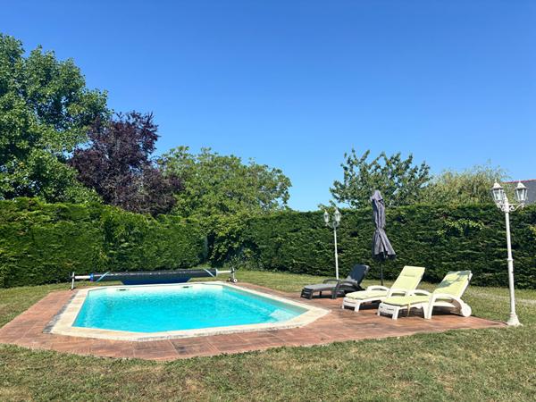 Maison LOIRE-AUTHION 281 m2, parc, piscine. Andard