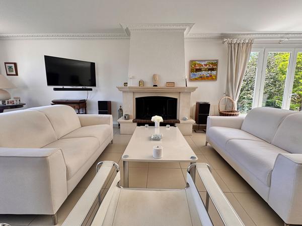 Maison LOIRE-AUTHION 281 m2, parc, piscine. Andard