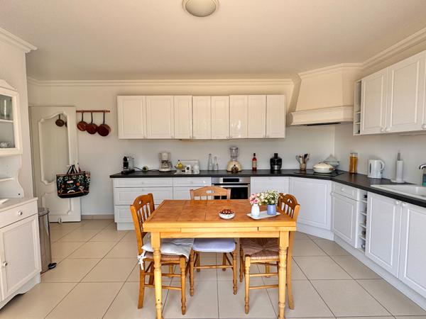 Maison LOIRE-AUTHION 281 m2, parc, piscine. Andard