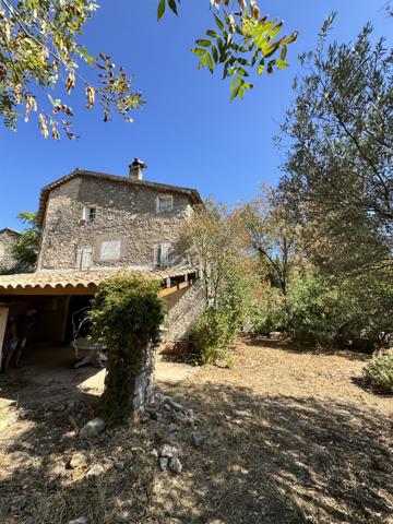 MAISON DE HAMEAU À RESTAURER - HAMEAU DES CHAUMES - VIDAUBAN