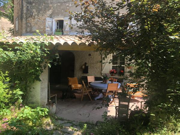 MAISON DE HAMEAU À RESTAURER - HAMEAU DES CHAUMES - VIDAUBAN
