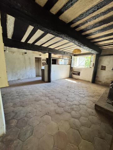 MAISON DE HAMEAU À RESTAURER - HAMEAU DES CHAUMES - VIDAUBAN