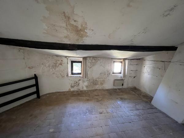 MAISON DE HAMEAU À RESTAURER - HAMEAU DES CHAUMES - VIDAUBAN