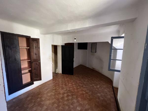 MAISON DE HAMEAU À RESTAURER - HAMEAU DES CHAUMES - VIDAUBAN