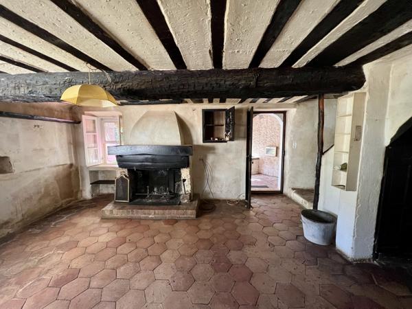 MAISON DE HAMEAU À RESTAURER - HAMEAU DES CHAUMES - VIDAUBAN