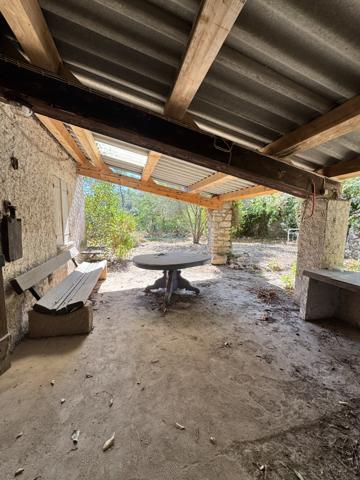 MAISON DE HAMEAU À RESTAURER - HAMEAU DES CHAUMES - VIDAUBAN
