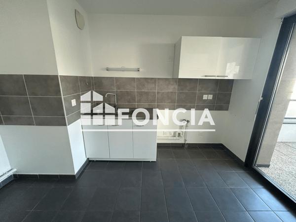 Location Appartement 2 pièces 47.74 m² - 77 COURS DE LA LIBERATION Grenoble 38000