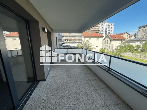 Location Appartement 2 pièces 47.74 m² - 77 COURS DE LA LIBERATION Grenoble 38000