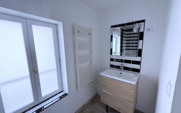 Appartement à louer    2 pièces •  La Fère