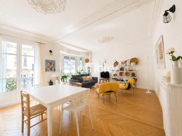 Appartement
         3 pièces
        - 85 m² Bien prestige 525 000 € *