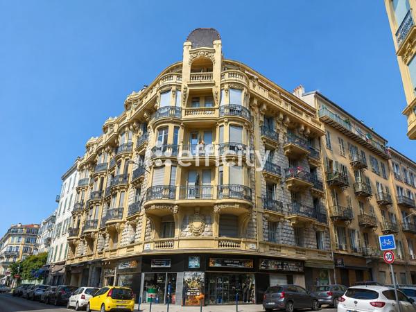 Appartement
         3 pièces
        - 85 m² Bien prestige 525 000 € *