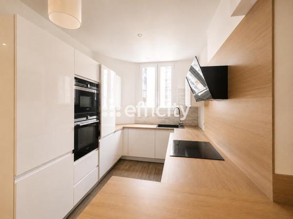 Appartement
         3 pièces
        - 85 m² Bien prestige 525 000 € *