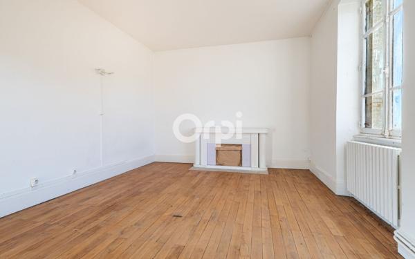 Maison à vendre    9 pièces •  Saint-Priest-Taurion