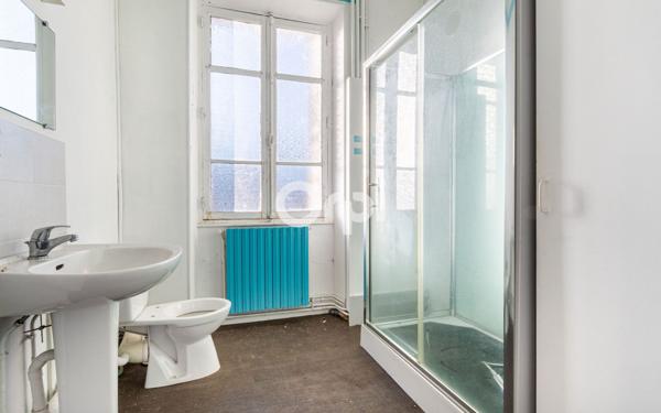 Maison à vendre    9 pièces •  Saint-Priest-Taurion