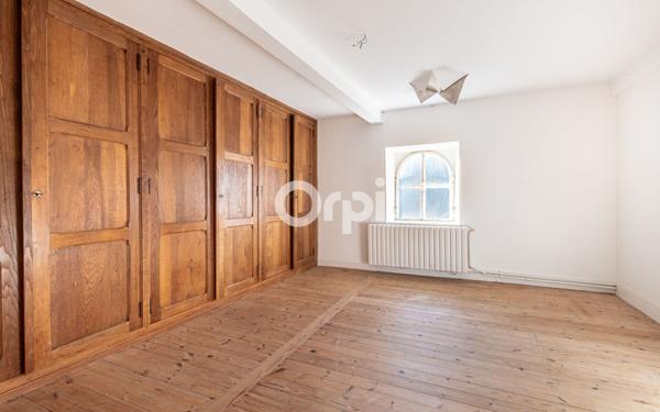 Maison à vendre    9 pièces •  Saint-Priest-Taurion