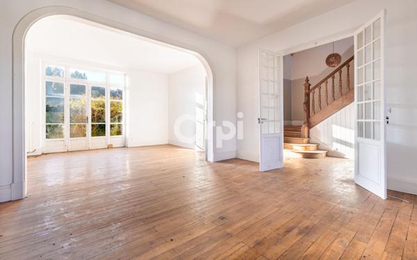 Maison à vendre    9 pièces •  Saint-Priest-Taurion