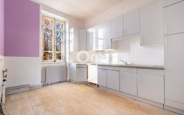 Maison à vendre    9 pièces •  Saint-Priest-Taurion