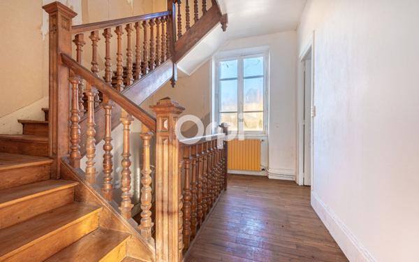 Maison à vendre    9 pièces •  Saint-Priest-Taurion