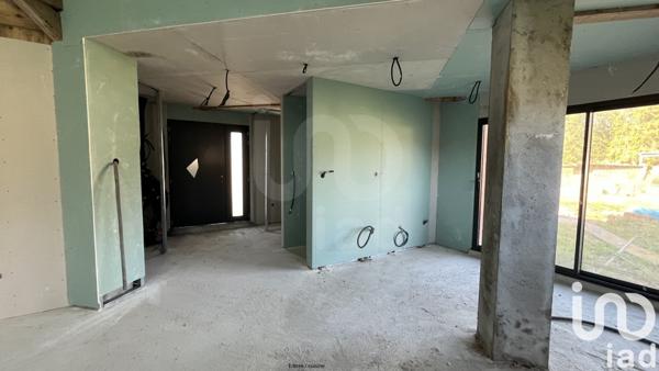 Maison 6 pièces de 179 m² à Sennely (45240)