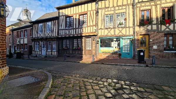 Maison de centre ville, 4 pcs 3 chambres + grenier + cave