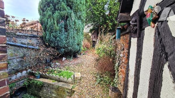 Maison de centre ville, 4 pcs 3 chambres + grenier + cave