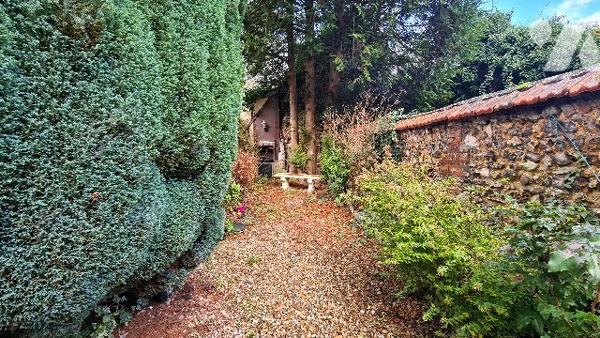 Maison de centre ville, 4 pcs 3 chambres + grenier + cave