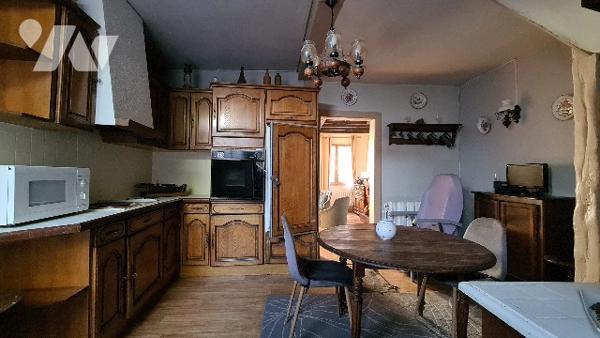 Maison de centre ville, 4 pcs 3 chambres + grenier + cave