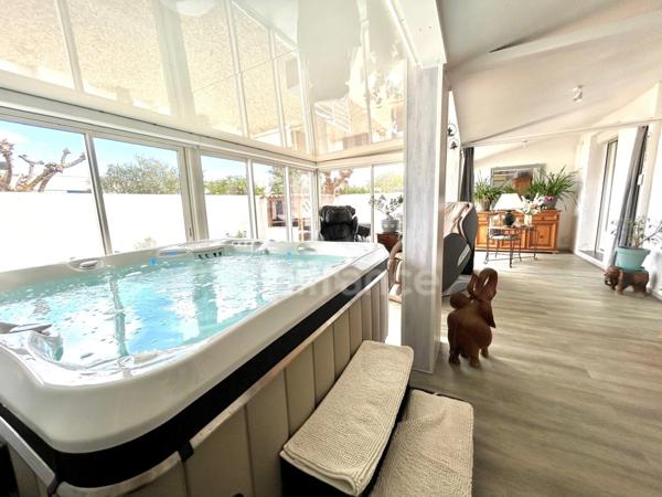 À VENDRE - Villa+Appartement - 8 pièces, 180m² - 5 chambres - garage - 2 terrasses -véranda- jardin - Proche mer - MAUGUIO (34)