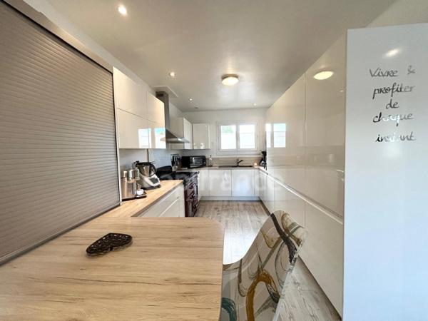 À VENDRE - Villa+Appartement - 8 pièces, 180m² - 5 chambres - garage - 2 terrasses -véranda- jardin - Proche mer - MAUGUIO (34)