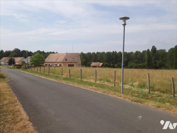 MARIGNE LAILLE, terrain non viabilisé constructible de 1215 m².